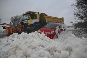 140 пожарникари са били в окото на бурята във Варненско