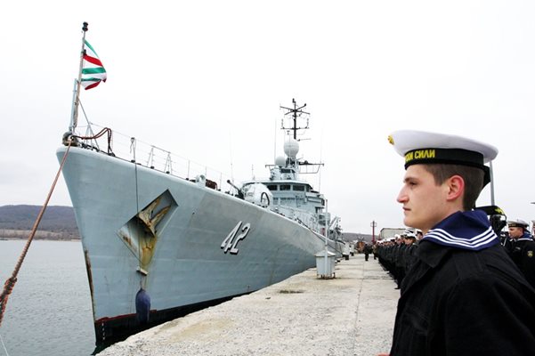 Последният нов кораб за военния ни флот пристигна в България през 2009 г. Той е фрегата, закупена втора ръка от Белгия и ще трябва да премине модернизация.