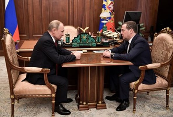 Дмитрий Медведев дълго време беше дясната ръка на Владимир Путин.
СНИМКА: РОЙТЕРС