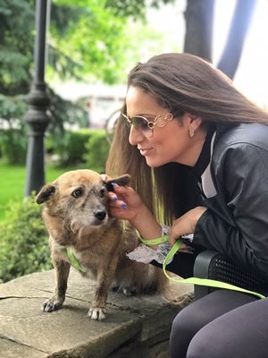 Владислава и кучето Мими са неразделни. СНИМКИ: ЛИЧЕН АРХИВ