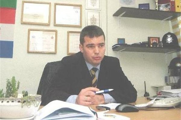 Шефът на отдела за борба с футболното хулиганство Антон Златанов обяснява за арестите и присъдите на футболните хулигани.
СНИМКА: ИВАЙЛО ДОНЧЕВ