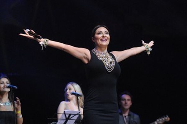 Сръбската звезда Цеца Ражнатович, бивша Величкович, идва за голям летен концерт в Бургас