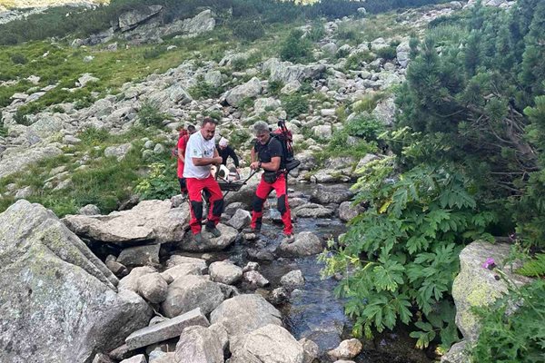 Планински спасители в акция за пострадала французойка в Рила. СНИМКИ: ПСС - Боровец