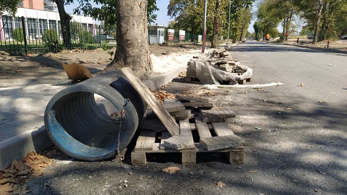 Шахтата, в която падна Стефан Донков и загина на бул. "Ал. Стамболийски".