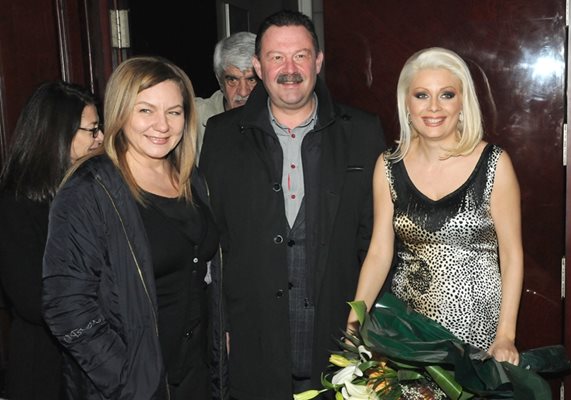 С Венета Райкова  и съпругата си на седмия рожден ден на "Горещо"