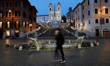 Италианец губи родителите си заради коронавирус в 1 ден, забраняват му да се сбогува