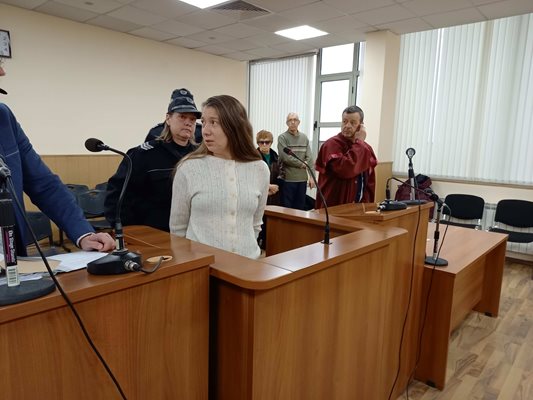 Красимира Лалева в съда в Пловдив