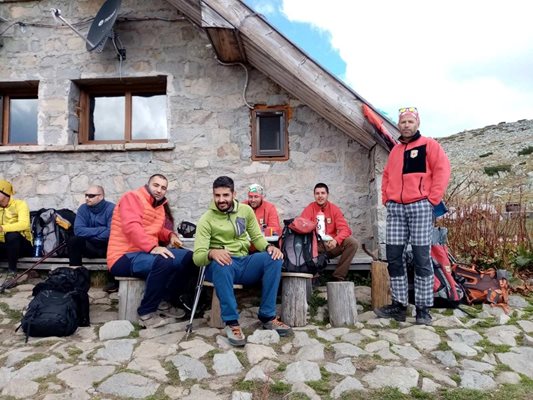 Планински спасители от Банско и Разлог в помощ на пострадала туристка в Пирин. СНИМКИ: ПСС - отряд Разлог