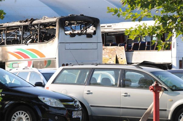 Взривеният в Бургас автобус с израелски туристи
Снимка: архив