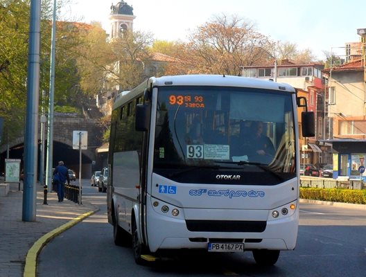 Всички градски автобуси в Пловдив са оборудвани с климатици.