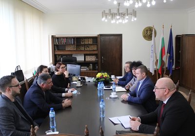 Пенчо Милков и екипът му разговаряха с новите депутати СНИМКА: Община Русе
