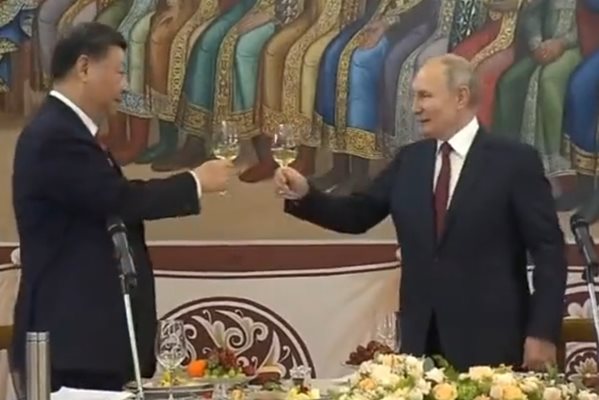 Президентите на Китай и Русия - Си Дзинпин и Владимир Путин СНИМКА: Twitter