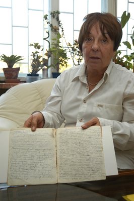 Мая Вапцарова показва дневници на поета - още има тайни, които чакат тълкуване.