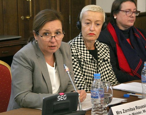 Зам.-министърът на труда и социалната политика Зорница Русинова откри конференция в Пловдив за превенция и борба със сексуалното насилие