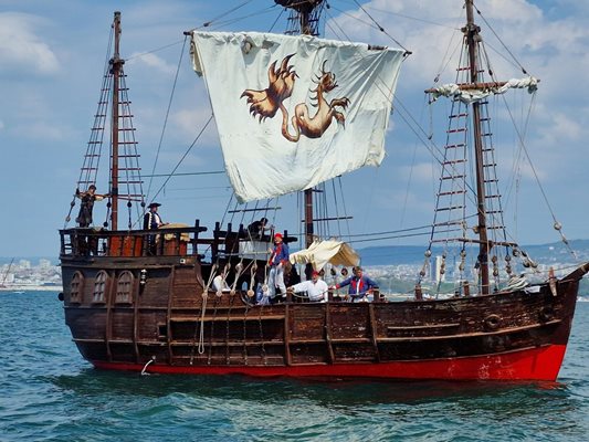 Снимачната площадка - пиратският кораб “Марко Чинка“