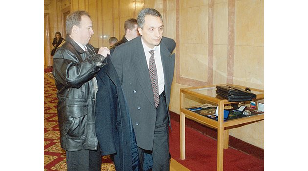 Иван Костов като финансов министър в кабинета на Димитър Попов искал да намали субсидиите за София, но се отказал, за да не падне правителството.