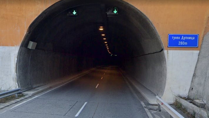 Започна ремонт на осветлението в тунела на магистрала "Струма" до Дупница. СНИМКА: АПИ