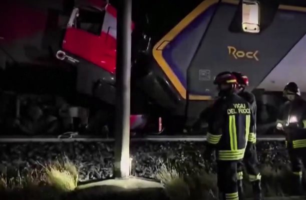 Инцидентът е станал между високоскоростен и регионален влак на линията между Болоня и Римини Кадър: Ютуб/NST Online