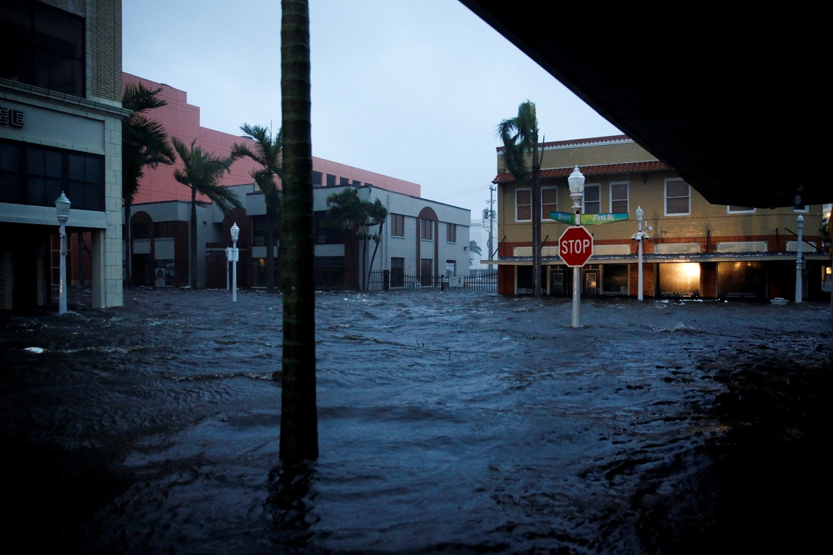 Над два милиона американци са останали без ток във Флорида заради урагана Иън (Видео, снимки)