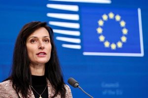 Мария Габриел: Не бива да има шенгенска граница между България и Румъния