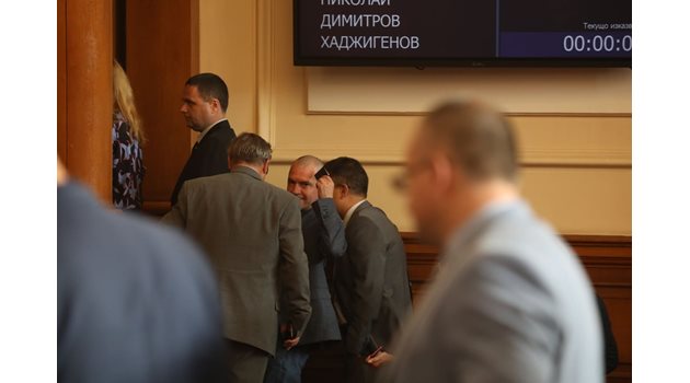 Групата на "Има такъв народ" напусна пленарната зала СНИМКИ: Николай Литов