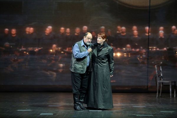 Курт Ридъл преди 10 години пя тъмничаря Роко във "Фиделио" в Софийската опера. Тук с изпълнителката на ролята на Леонора (Фиделио) Мариdна Цветкова.