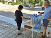 В Сандански раздават вода на жители и гости по улиците