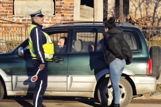 Сблъсъкът на пътя между полицай Паланкасов и Николета Владимирова се пренася в МВР и прокуратурата (Обзор)