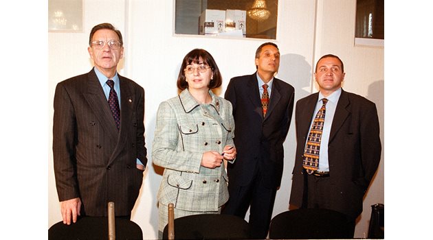 Николай Христов (най-вдясно) с лидерите на СДС Иван Костов, Екатерина Михайлова и Йордан Соколов.