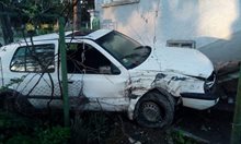 Пиян шофьор се заби в селска къща във Врачанско (Снимки)