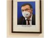 Костадин Ангелов с маска и микрофон - той сам избра да остане така в историята на здравното министерство