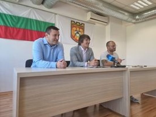 Даниел Александров се отказа от борбата, прави клуб в Дупница