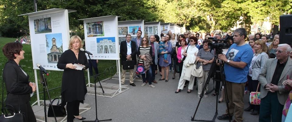 На откриването присъства и издателката на вестник "24 часа" Венелина Гочева.
