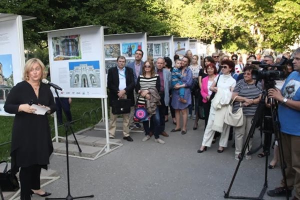 На откриването присъства и издателката на вестник "24 часа" Венелина Гочева.