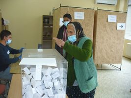 Първите избори в пандемия в България бяха частичните местни в Мъглиж 
СНИМКА: ВАНЬО СТОИЛОВ