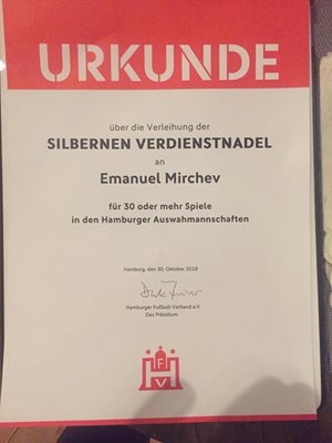 Сертификатът за сребръна игла за заслуги на Мирчев.