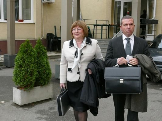 Антоанета Василева с адвоката си Менко Менков