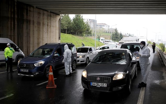Нови 73 починали от коронавируса в Турция, 574 са общо жертвите СНИМКА: Ройтерс