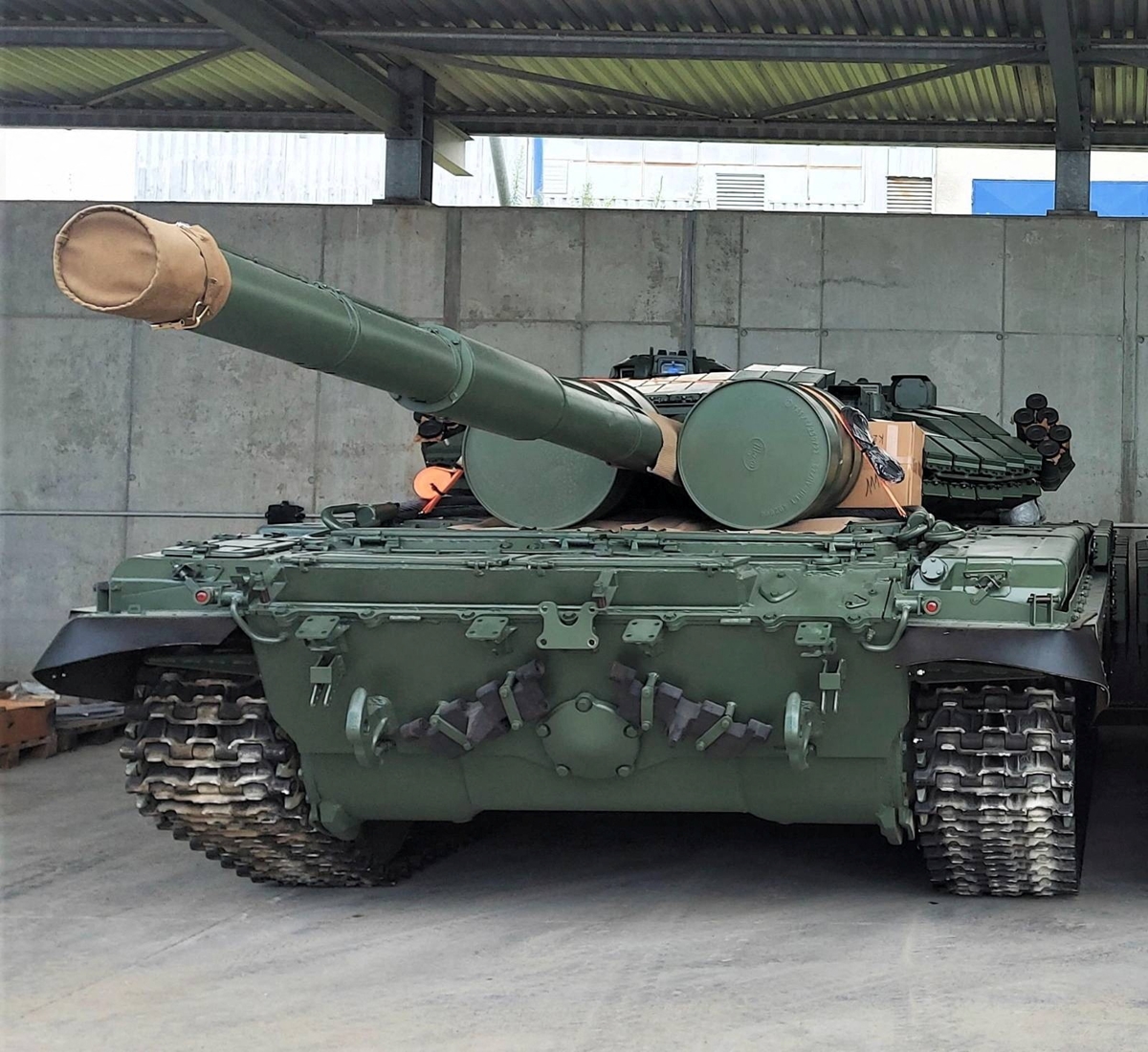 "Подарък за Путин" - доброволци от Чехия събраха пари и купиха танк на Украйна