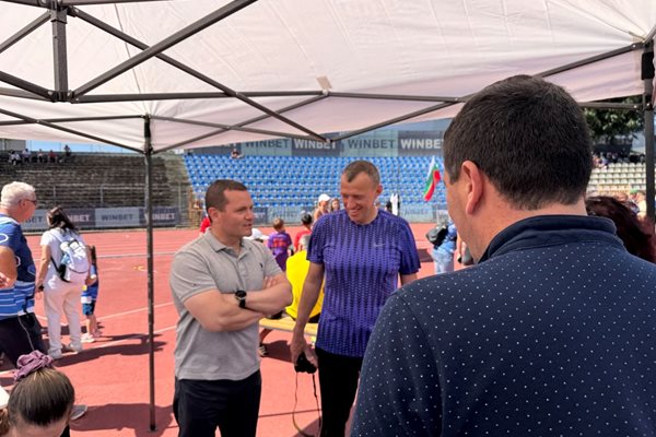 Спортното събитие бе уважено от кмета Пенчо Милков (в ляво) и заместника му с ресор спорт и младежки дейности Борислав Рачев
