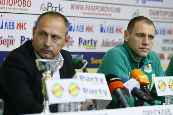 Шефът на "Добруджа 07" Галин Господинов (вляво) се надява да привлече още спонсори.