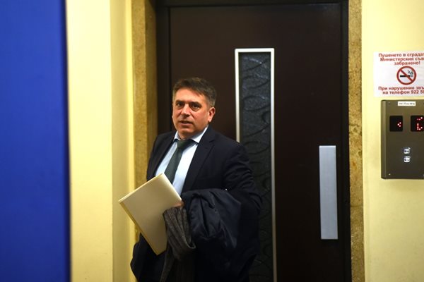 Правосъдният министър Данаил Кирилов представи промените пред колегите си.