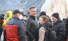 200 души се събраха на протест пред Министерски съвет в подкрепа на Борисов