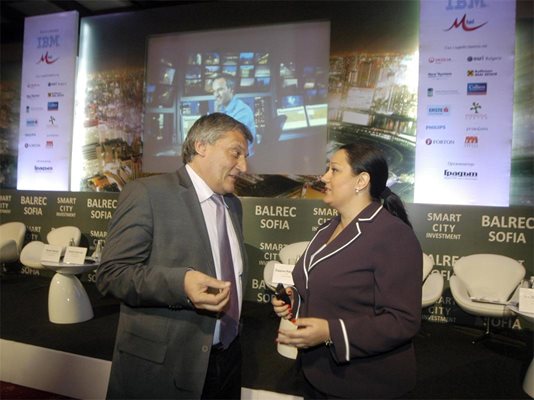 Лиляна Павлова и Петър Диков на конференцията.
Снимка: Ивайло Дончев
