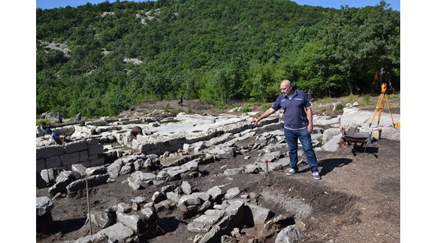 Град на мъртвите беше открит от екипа на проф. Николай Овчаров при археологическите разкопки на Перперикон. Снимки: Авторът