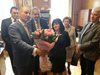 Мъжете от ГЕРБ зарадваха дамите в парламента с цветя (Снимки)