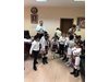 Деца подариха метла на кмета на община "Марица"