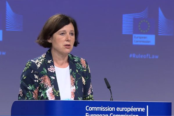Вицепрезидентката на Еврокомисията с ресор ценности и прозрачност Вера Йоурова представя Доклада за върховенството на закона в ЕС през 2021 г.