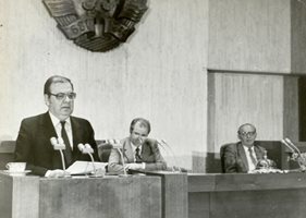 "168 часа": САЩ чакат на 10.11.1989 г. "незаконният" син на Живков да го замени