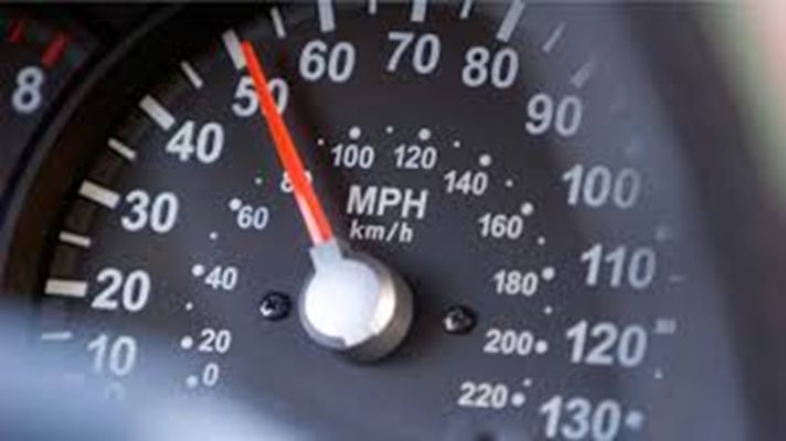 Интелигентният ограничител предупреждава шофьора, когато превиши скоростта.  Снимки: Ford